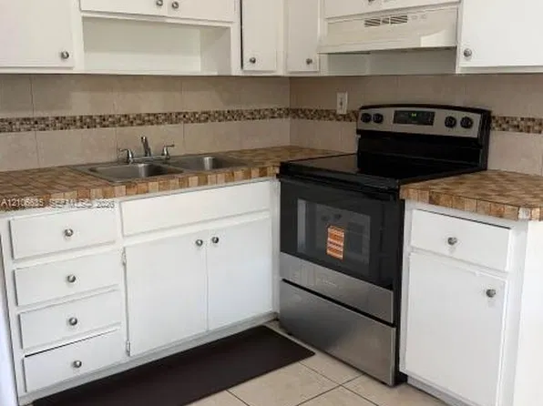 5701 SW 27th St #1, Hollywood, FL 33023