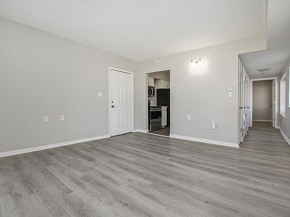 4th image of 1307 Brush Creek Blvd APT 1F