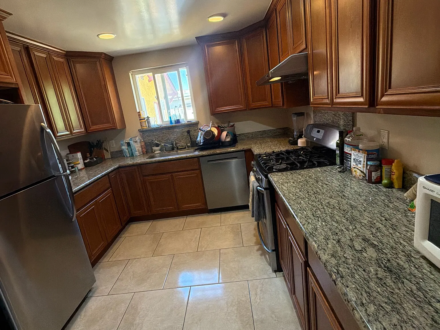3 bed, 1100 sqft, $1,400 — Photo 4