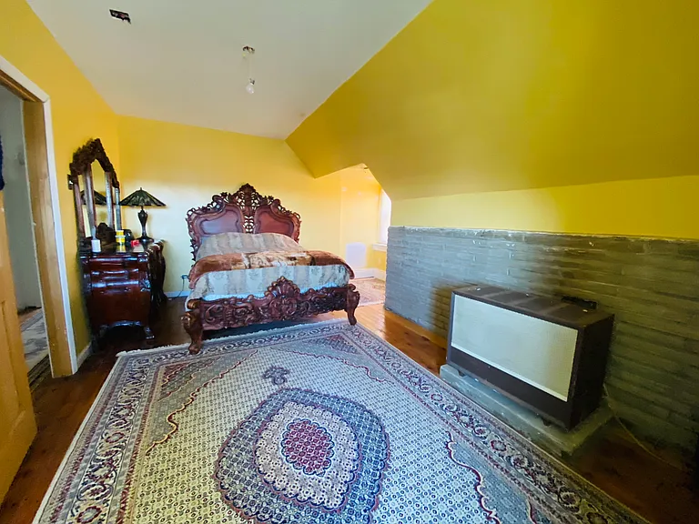 Bedroom #4 (3rd Floor)