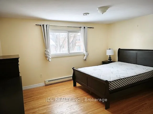 28 Harringay Cres — Photo 2