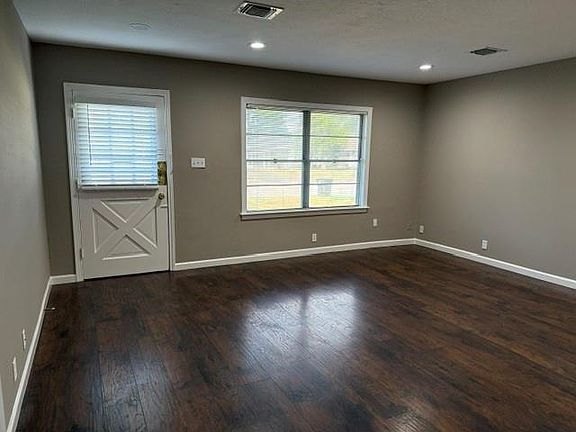 3rd image of 3626 Yellowstone Blvd