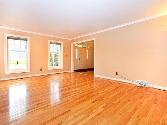 5th image of 3232 Brynmawr Dr
