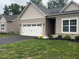 122 Golden Oaks Way, Rochester, NY 14624