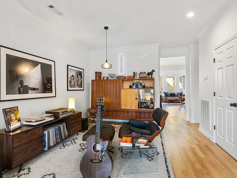 617 Cheltenham Ave — Photo 4