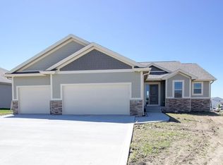 1807 NW Reinhart Dr, Ankeny, IA 50023