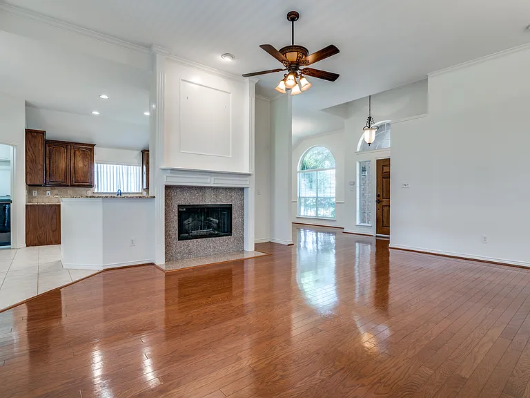 313 Bricknell Dr — Photo 4