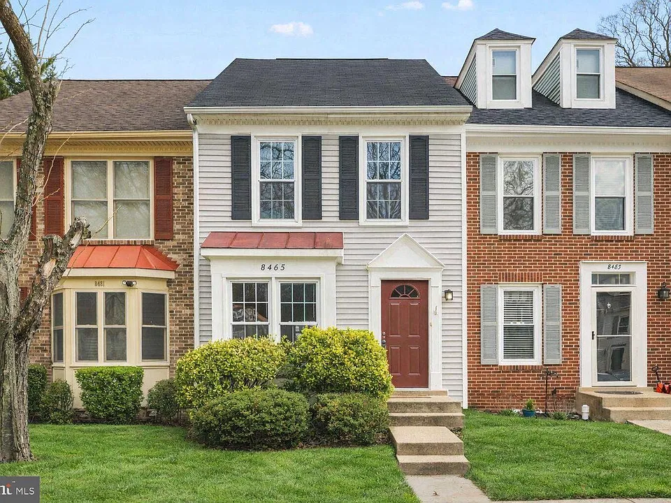 8483 Laurel Oak Dr