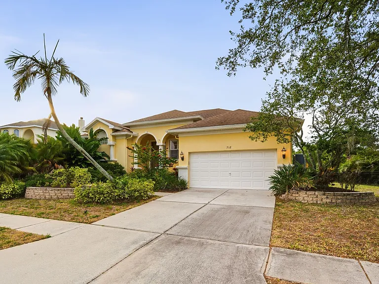 718 Bunker View Dr — Photo 3