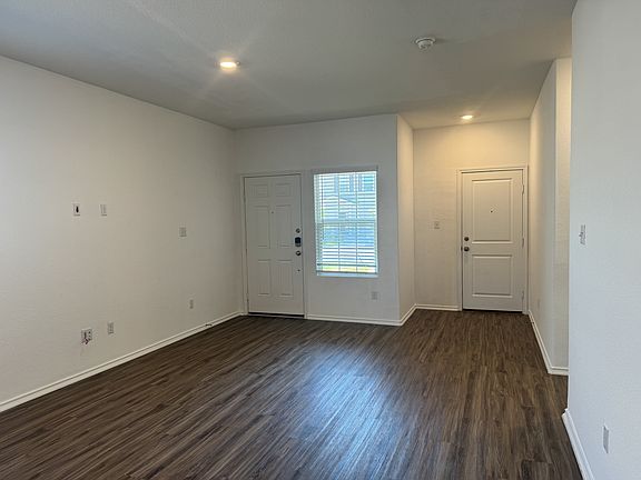 4th image of 310 Freshwater Dr