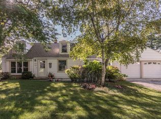 W272N2581 Apple Tree Ln, Pewaukee, WI 53072