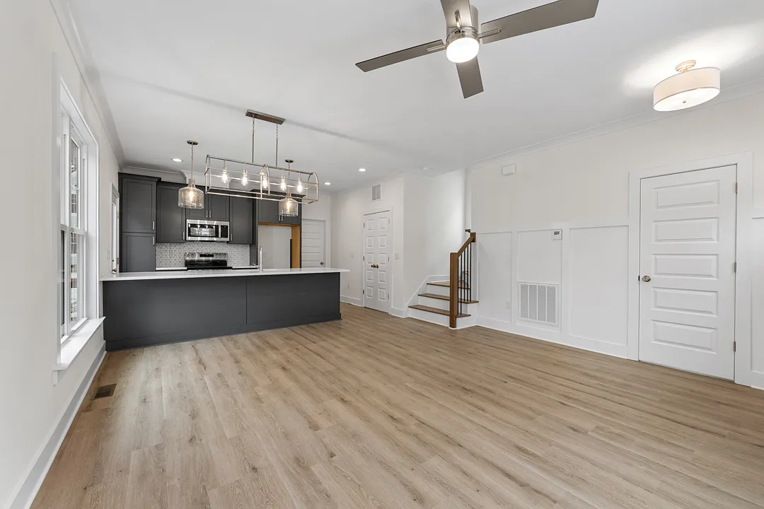 3 bed, 2.5 bath, 1300 sqft, $2,100 — Photo 3