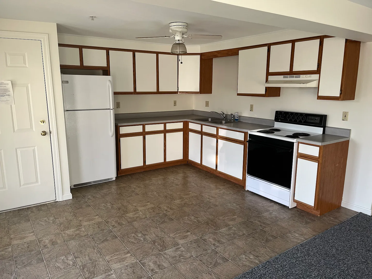 Haven Cove Condominiums — Photo 2