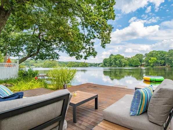 149 Lakeview Dr, Ashford, CT 06278