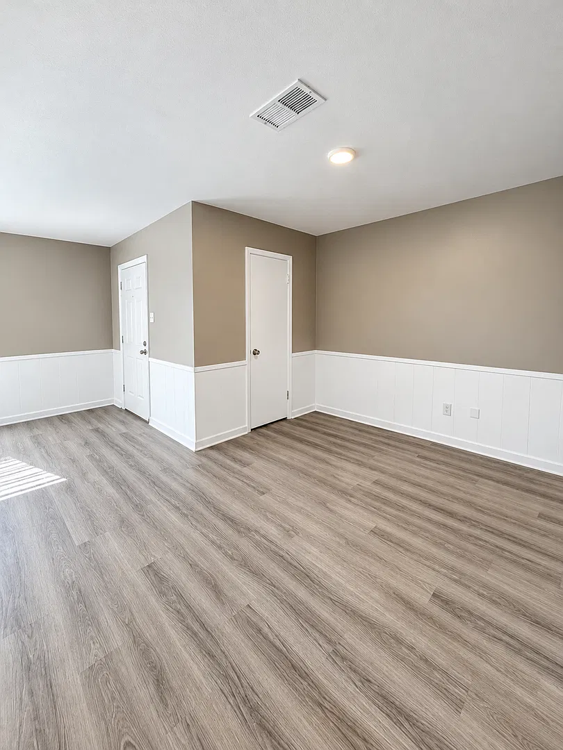 Renovated 2 bedroom 2nd Floor Apartment in the Heart of Conroe TX — Photo 3