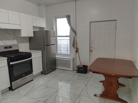 5th image of 107 Oliver Ave Floor 1