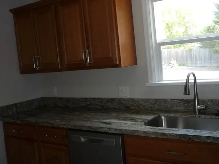 634 23rd St NE — Photo 2