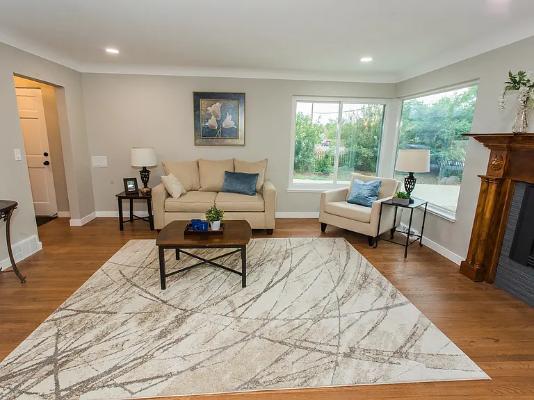 2620 S Holly St — Photo 4