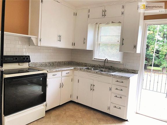 5th image of 10512 Corrington Ave
