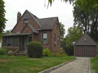210 Avoca Ave, Massapequa Park, NY 11762