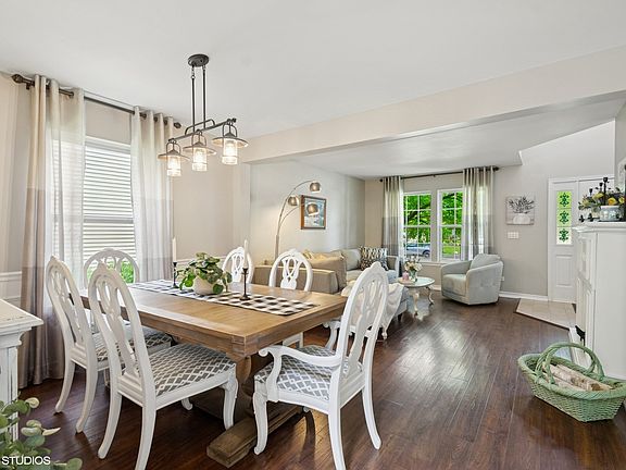 4th image of 2570 Fairfax Ln