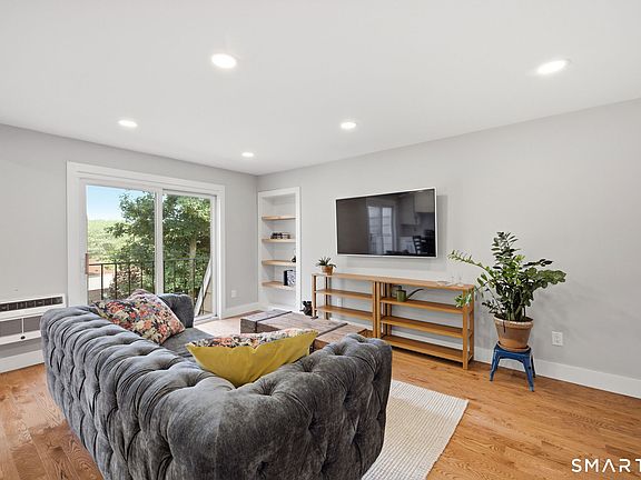 3rd image of 201 Highview Avenue #D2