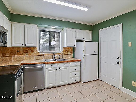 3rd image of 1064 Windrose Dr