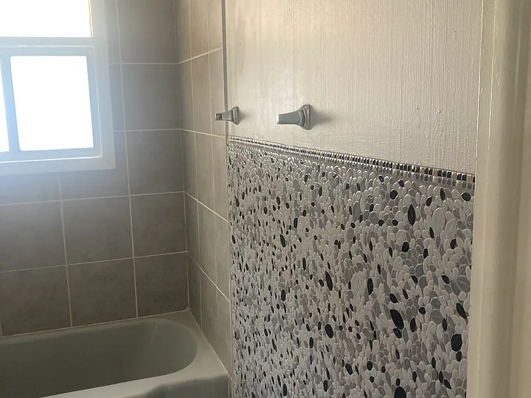 20 N Logan Ave — Photo 10