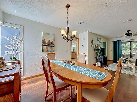 5th image of 10 OAKMONT COURT #10