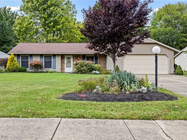 5166 Meadow Moss Ln, North Ridgeville, OH 44039