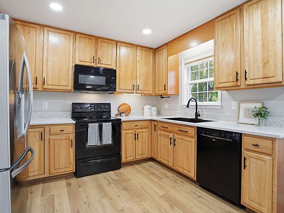 5th image of 357 Caroline Dr