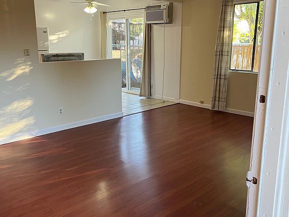 4th image of 2604 Montrose Ave #1