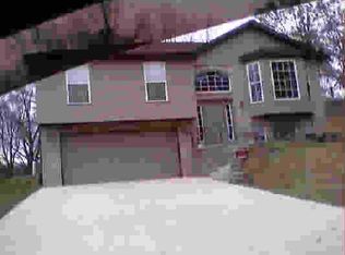 33 E Cardigan Dr, Saint Louis, MO 63135