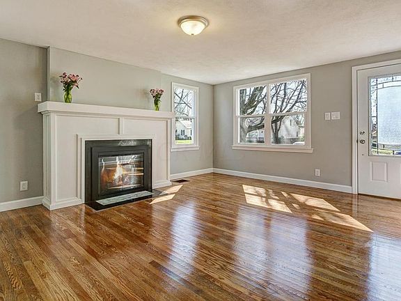 3rd image of 182 E Beechwold Blvd
