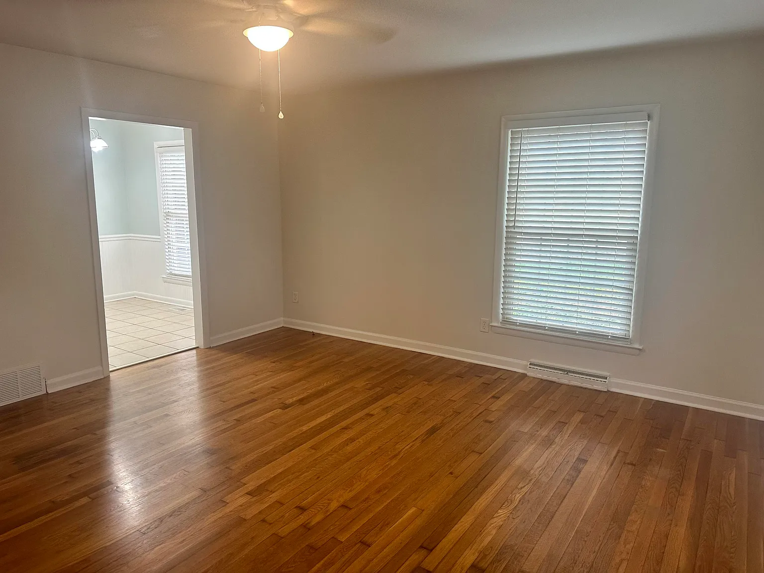 3 bed, 2.0 bath, 1110 sqft, $1,600 — Photo 2