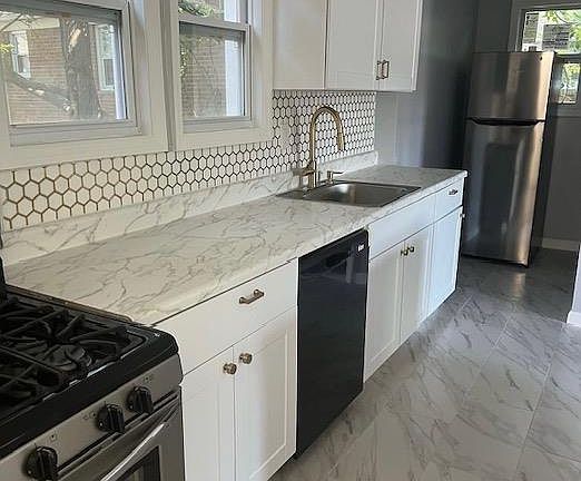 5th image of 210 Temple St #212