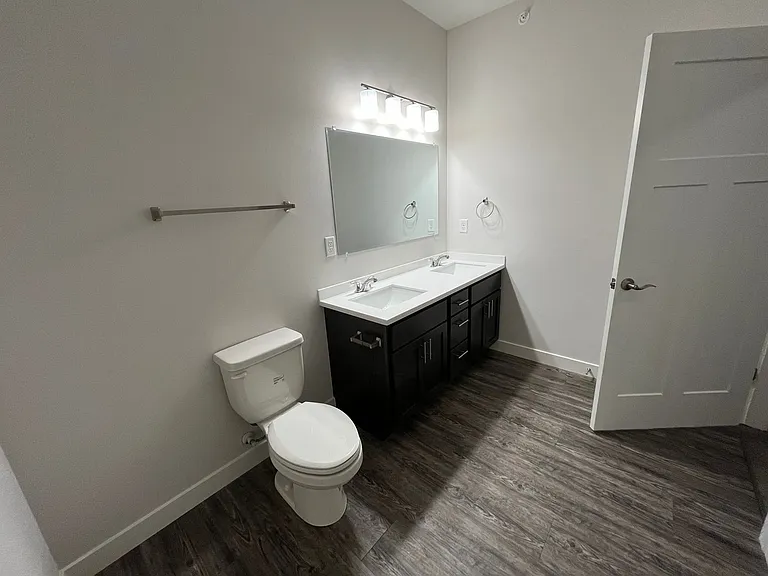 Cottage Grove Commons: Limestone — Photo 117