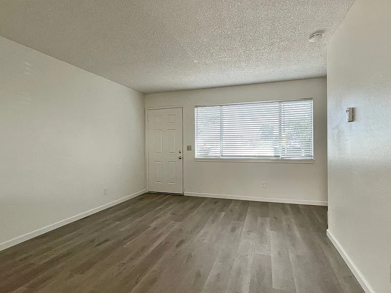 992 Fair Oaks Ave #C — Photo 2
