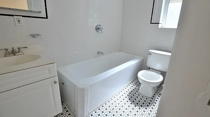 Rented by Manhattan Realty Group | media 7