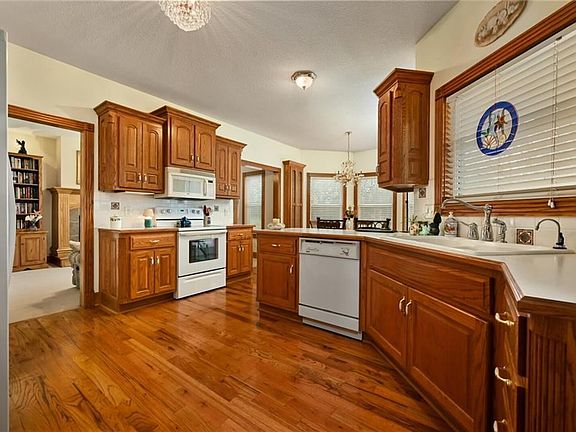 4th image of 23515 S Lucille Ln