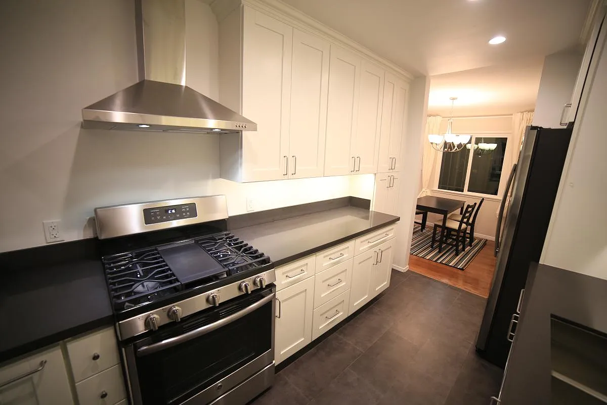 2 bed, 756 sqft, $2,650 — Photo 3
