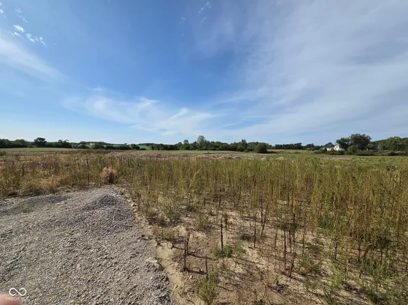 8135 N Buck Creek Pike, Mooreland, IN 47360