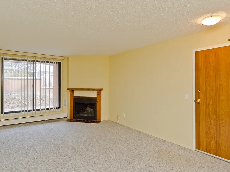 7301 4a St SW — Photo 22