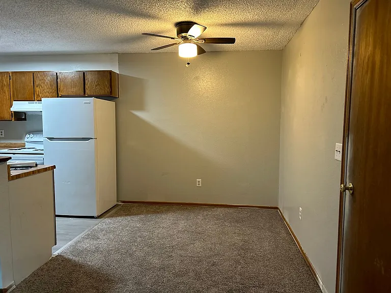 1120 Joyce Dr — Photo 4