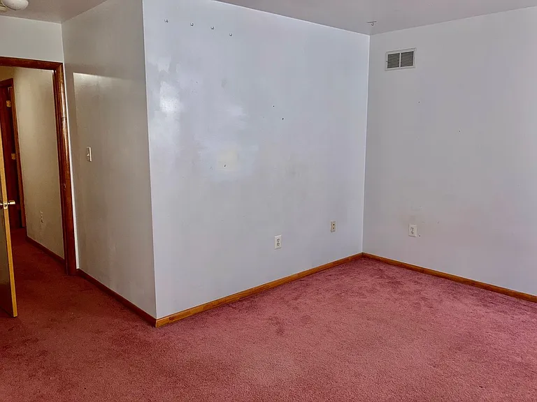 1604 Catharine St — Photo 15