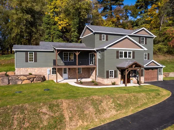 2423 Schoolhouse Rd, Middletown, PA 17057