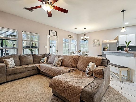 4th image of 40042 Emerald Dr #B