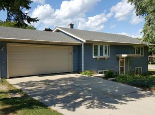 514 Mulberry Dr E, West Bend, WI 53090