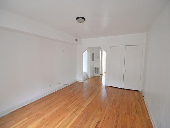5th image of 7152 S Cornell Ave APT 3E