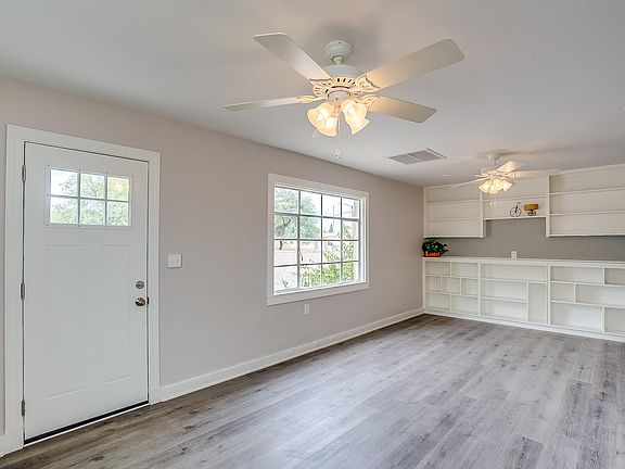 5th image of 376 W Lindbergh Ave